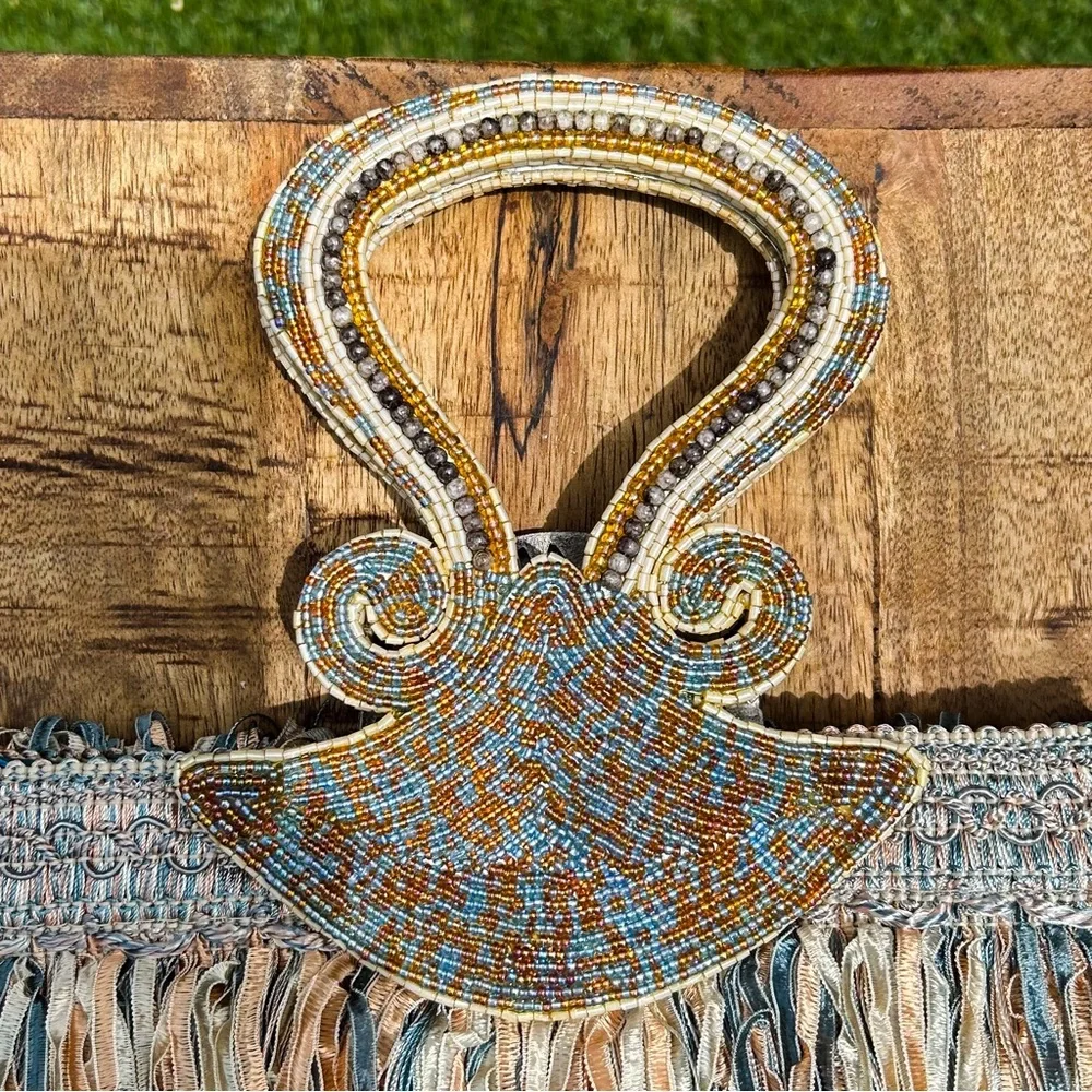 🩵 Mary Frances embellished evening bag. Luxe with beading, shells & silk fringe - Picture 7 of 10